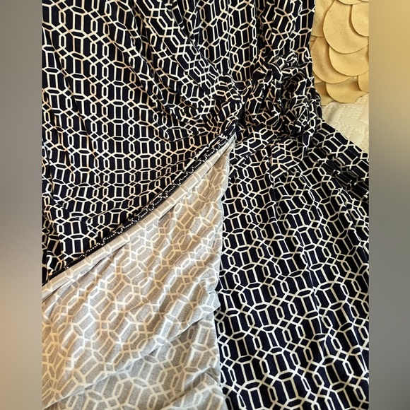 Adrienne Vittadini wrap dress - Picture 5 of 5